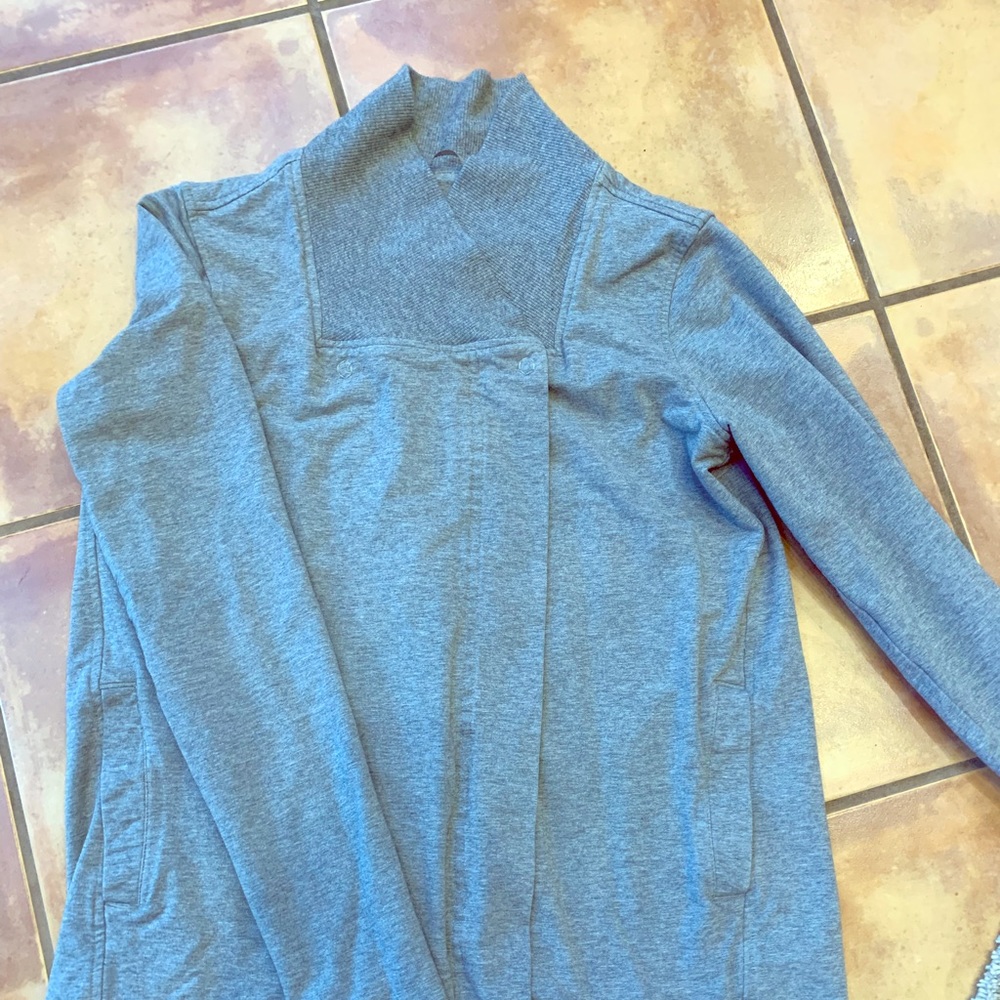 Women’s lululemon belle wrap!